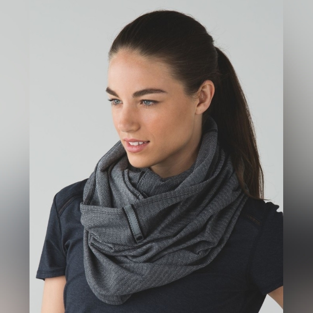 Lululemon Vinyasa Scarf Wrap In Grey/Black